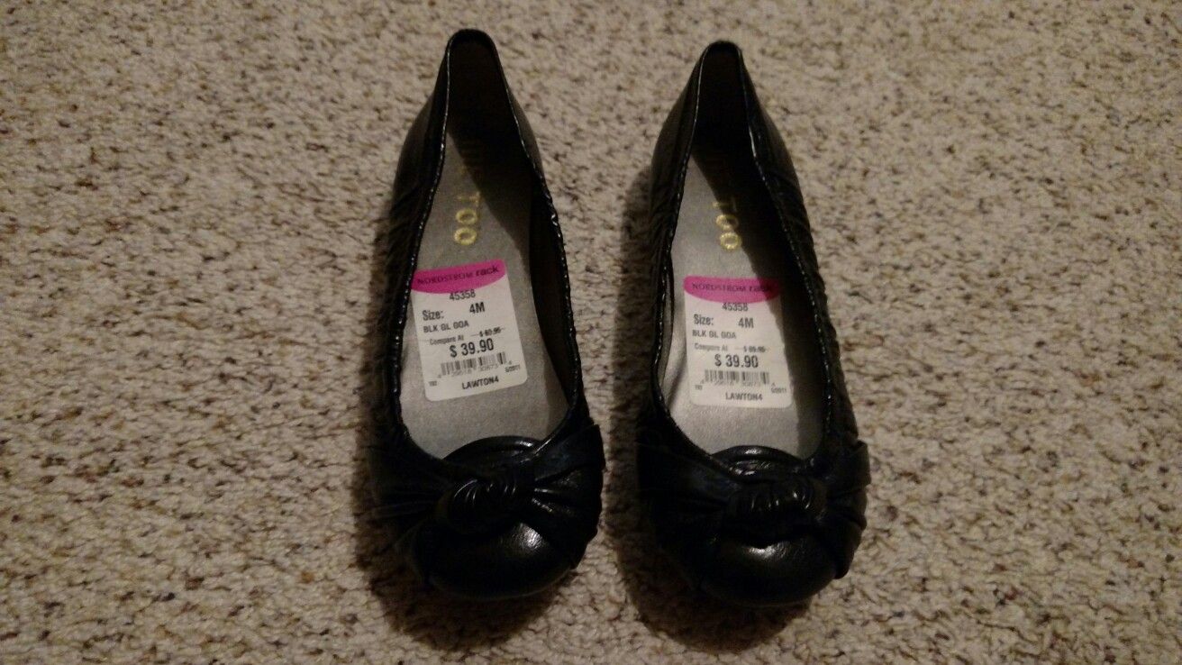 Me Too "Lawton 4" Flats. Size 4