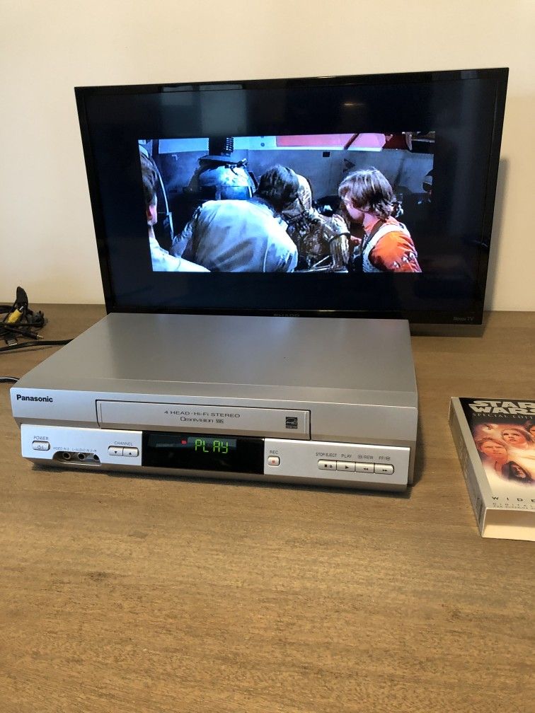 VCR Panasonic 4-Head Hi-Fi Stereo VHS player recorder w/ remote