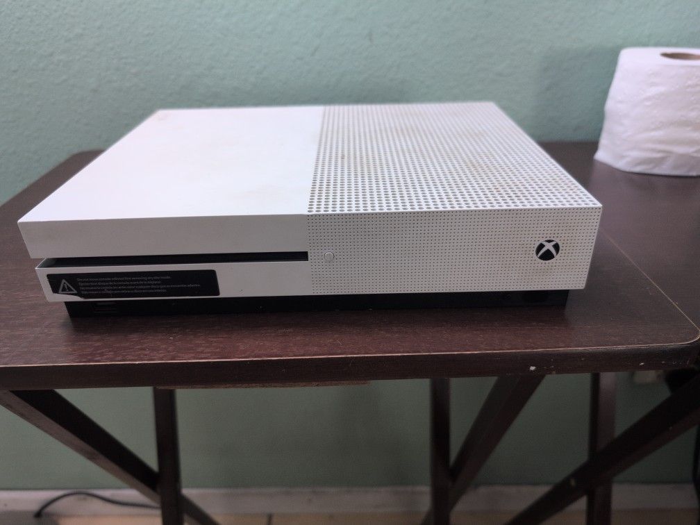 X Box One S Disc Version Video games & Consoles