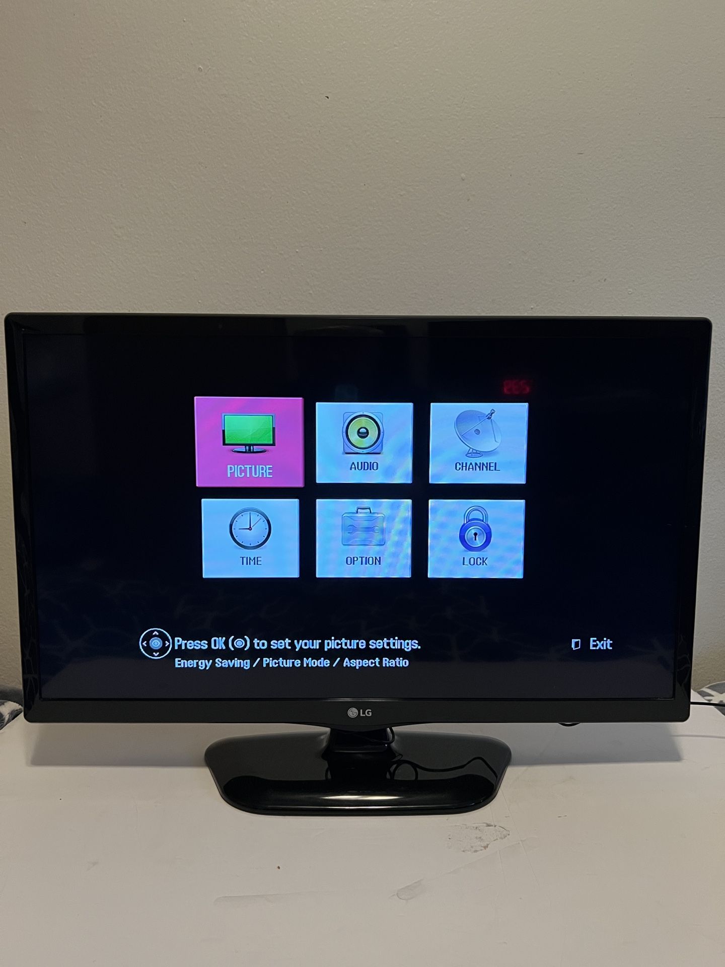 LG 24LF452B 24” HDTV