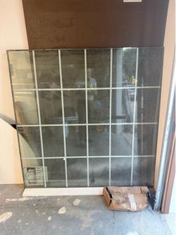 Frameless window with colonial grids