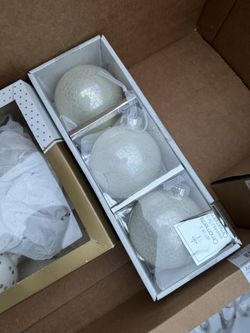 A Bundle Of X-Maz Decorations. All Like New.
