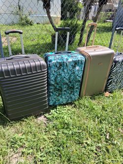 NICE LARGE PULL ALONG LUGGAGE