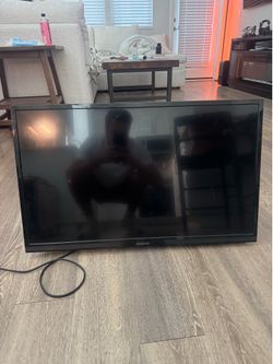 32” Insignia Tv with Wall Mount