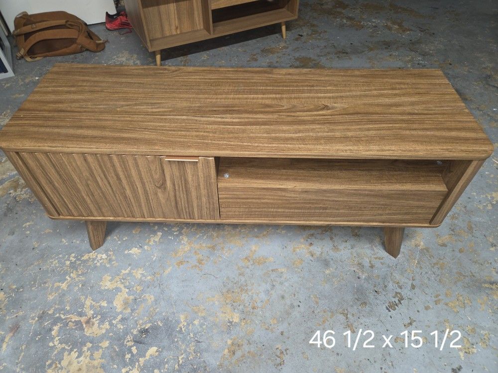 Wooden Entertainment Table/coffee Table