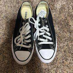 Converse Low Top Black And White Chucks