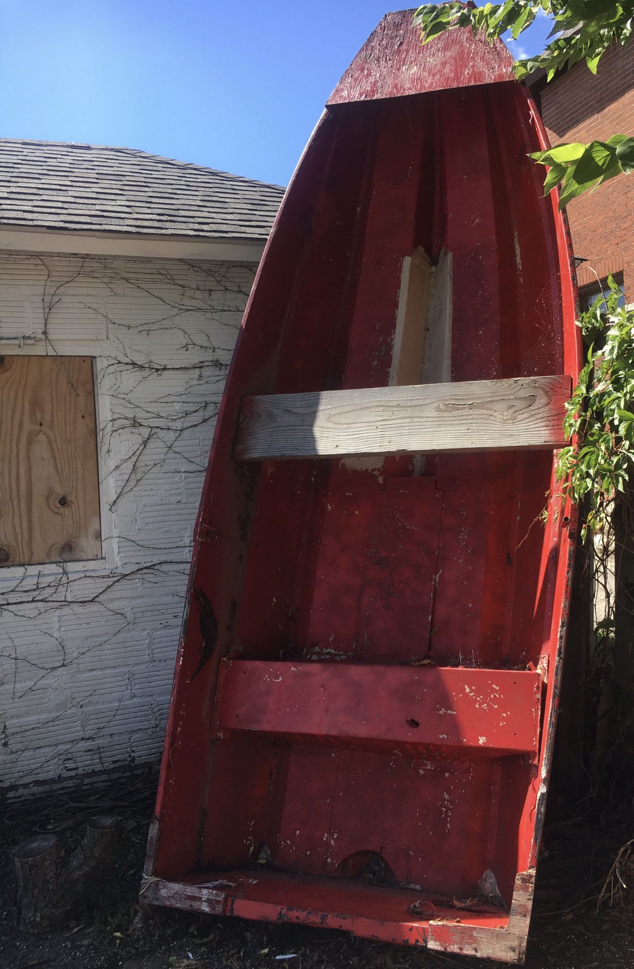 Photo Red Boat open to trades