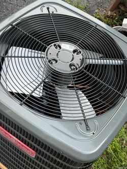 New Goodman condenser unit AC 2.5 ton