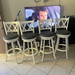 4 Bar Stools 