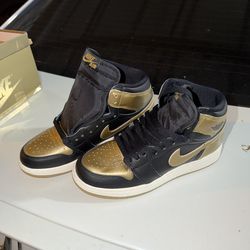 Jordan 1s  metallic  gold