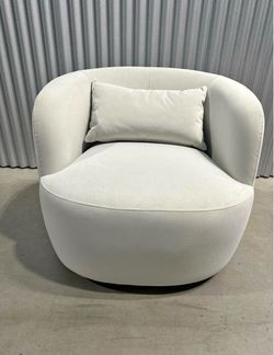 Swivel accent chair