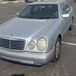 E320 Mercedes-Benz