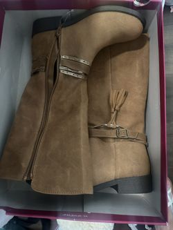 SO Girls Boots Size 4 New In Box