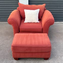 Oversized chair with ottoman