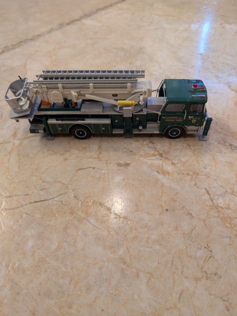 Corgi Mack Cf Tower Ladder Borough Of Greentree PA Fire Truck 1/