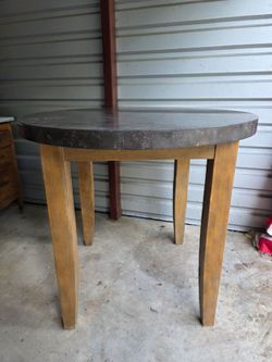 Round Dining Table with Stone Top – Modern Style