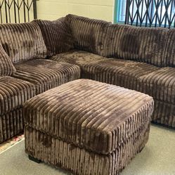 New Sectional Couch with Ottoman! Free Delivery 🚚 ! 