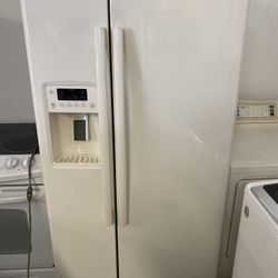 33-inch GE Refrigerator Working Great💯 