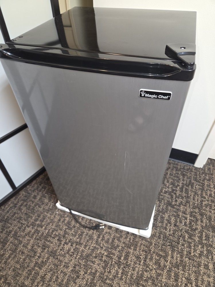 Magic Chef Mini Fridge