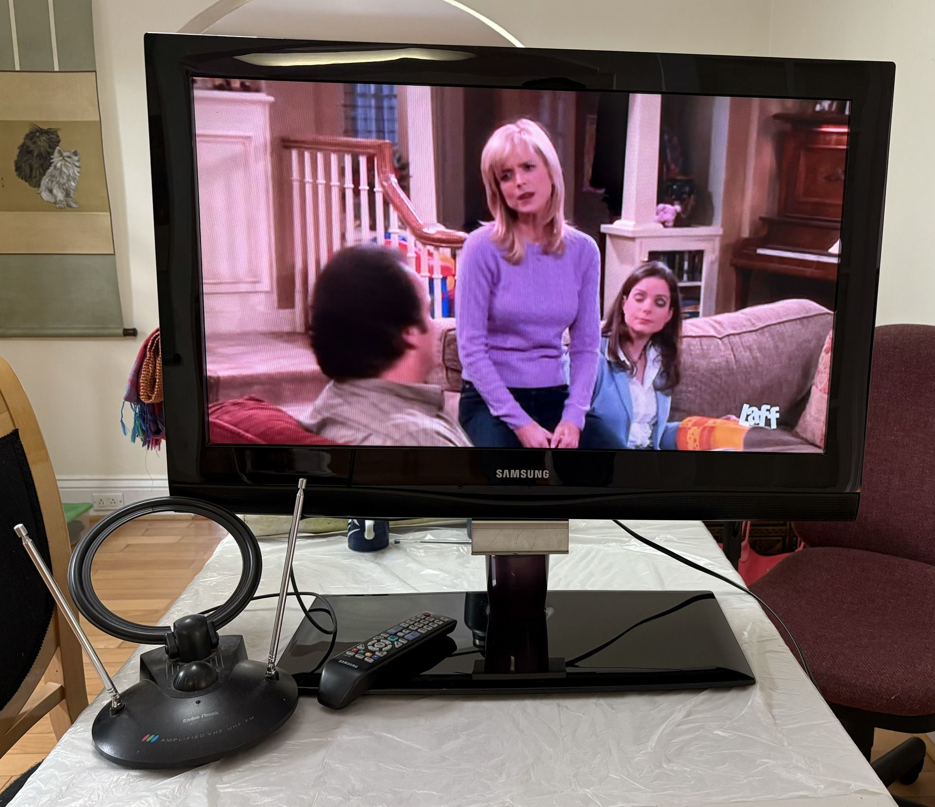 Samsung 32" LCD TV with antenna. **Final Price Reduction**