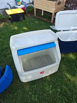 Kid toy box.