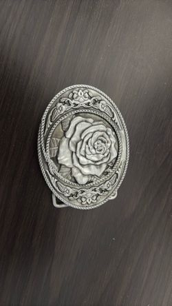 Ladies rose belt buckle