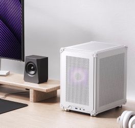 White SFF Gaming PC w Handle. High FPS 1080P Gaming and medium 1440p Gaming.