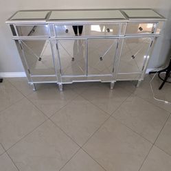 Mirror Accent Table Buffet