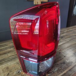TOYOTA TACOMA TAIL LIGHTS OEM