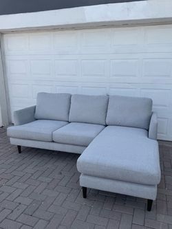 REVERSIBLE GREY SECTIONAL ***FREE DELIVERY ***