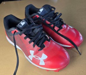 Under Armour Size 1Y Sports Cleats. Excellent Condition. 35th and Union Hills area.