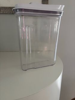 Storage container