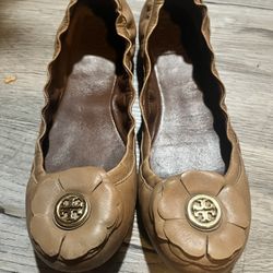 Tory Burch Camel Gold Logo Banding Flat Shoes 7M