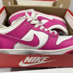 Magenta Nike Dunks 