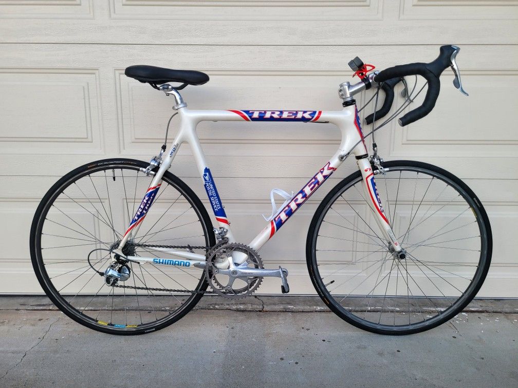 Trek 5500 USPS road bike full CARBON (62cm) frame. 18 speed. 700 tires. Good for tall people