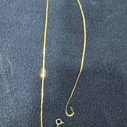 Italian, 14 karat yellow, gold serpentine chain necklace