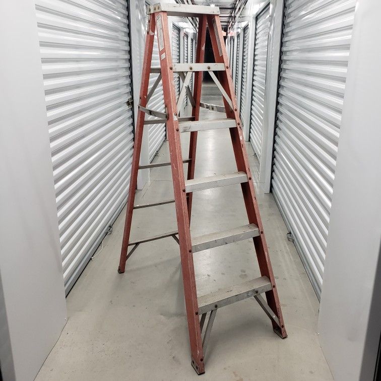6 Foot Fiberglass Step Ladder