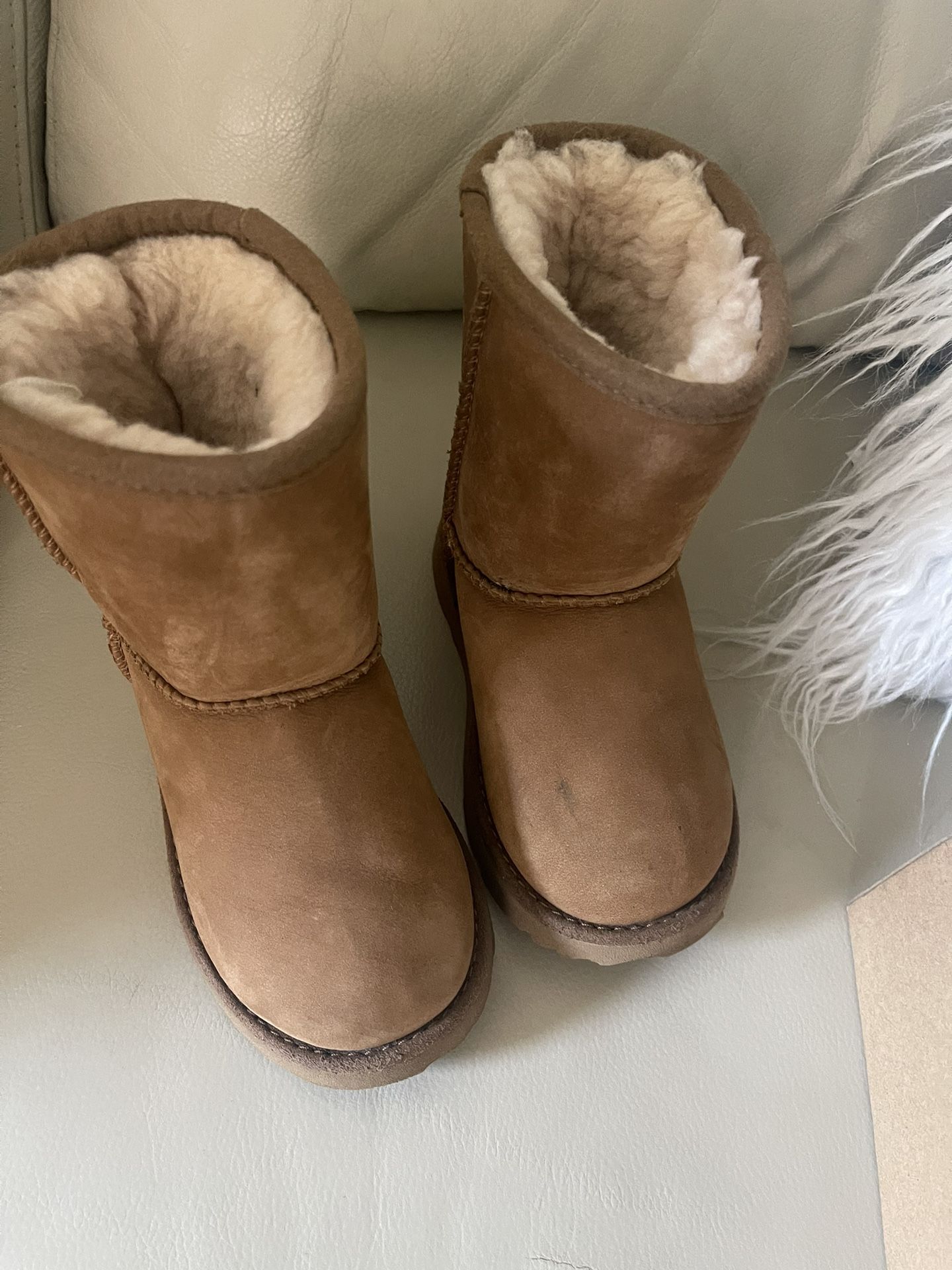 UGG