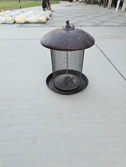 Bird feeder