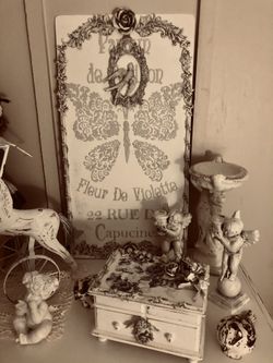 Shabby chic wall art