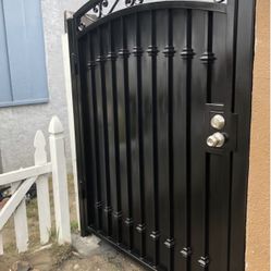 Metal Side Gate