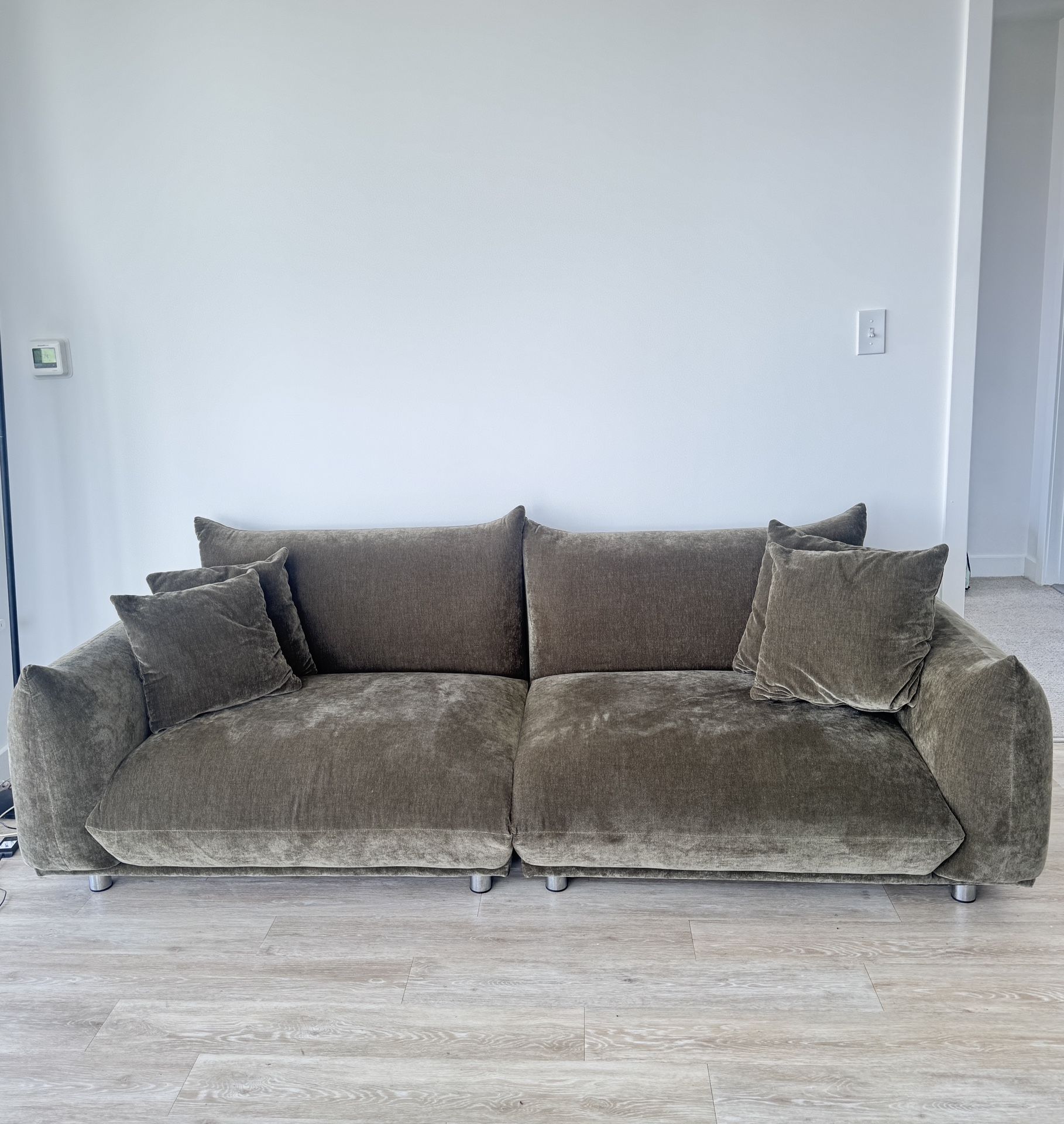 Modern Style Sofa
