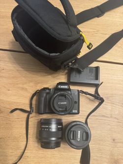 Canon M50 Multiple Lenses 22mm 32mm & 15-45mm