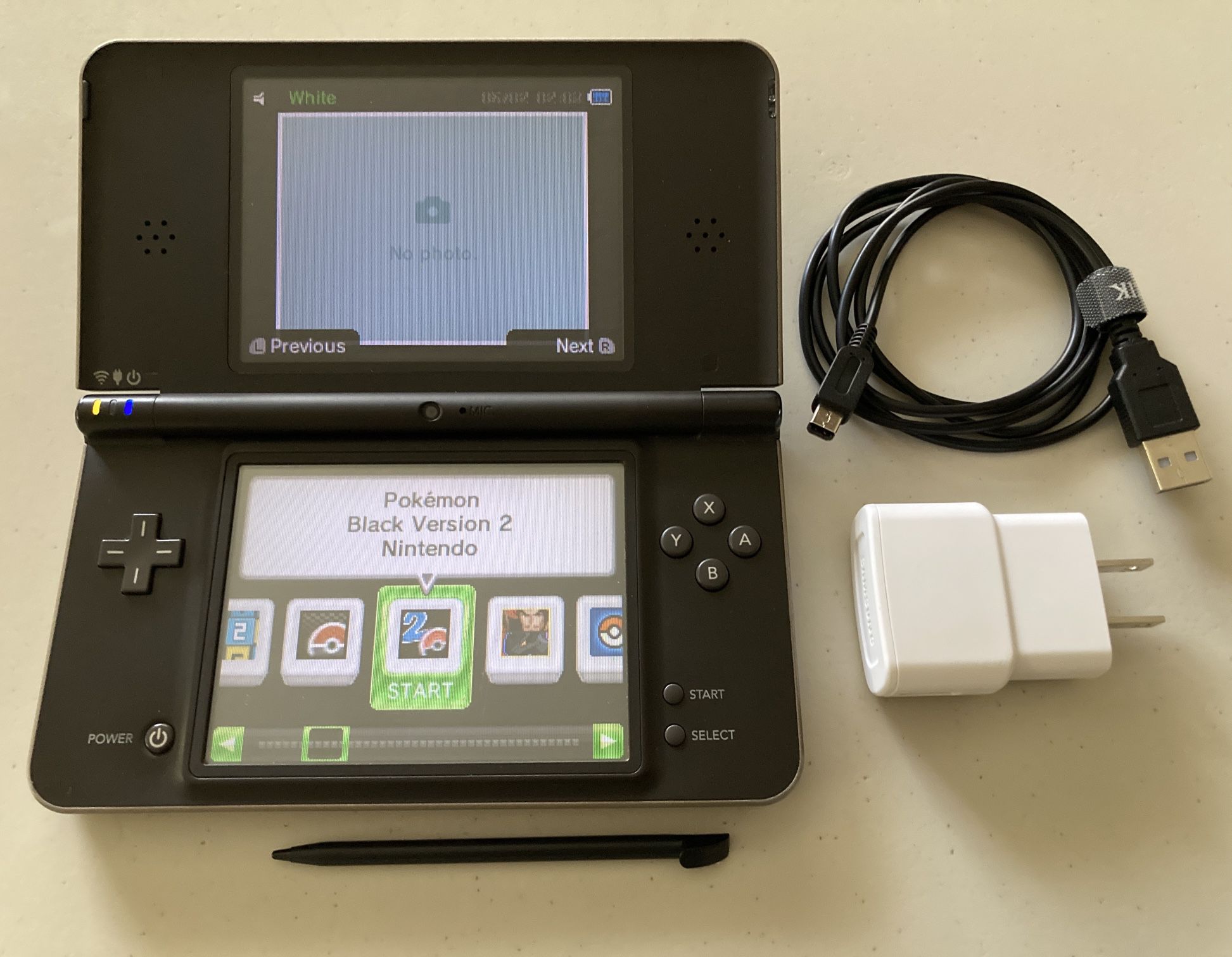 Nintendo DSi XL 6,000+ Games Modded