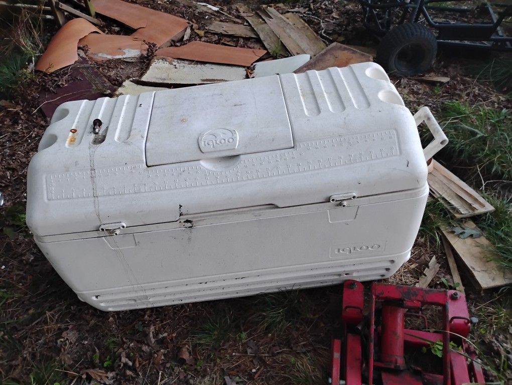 Super Large Igloo Cooler