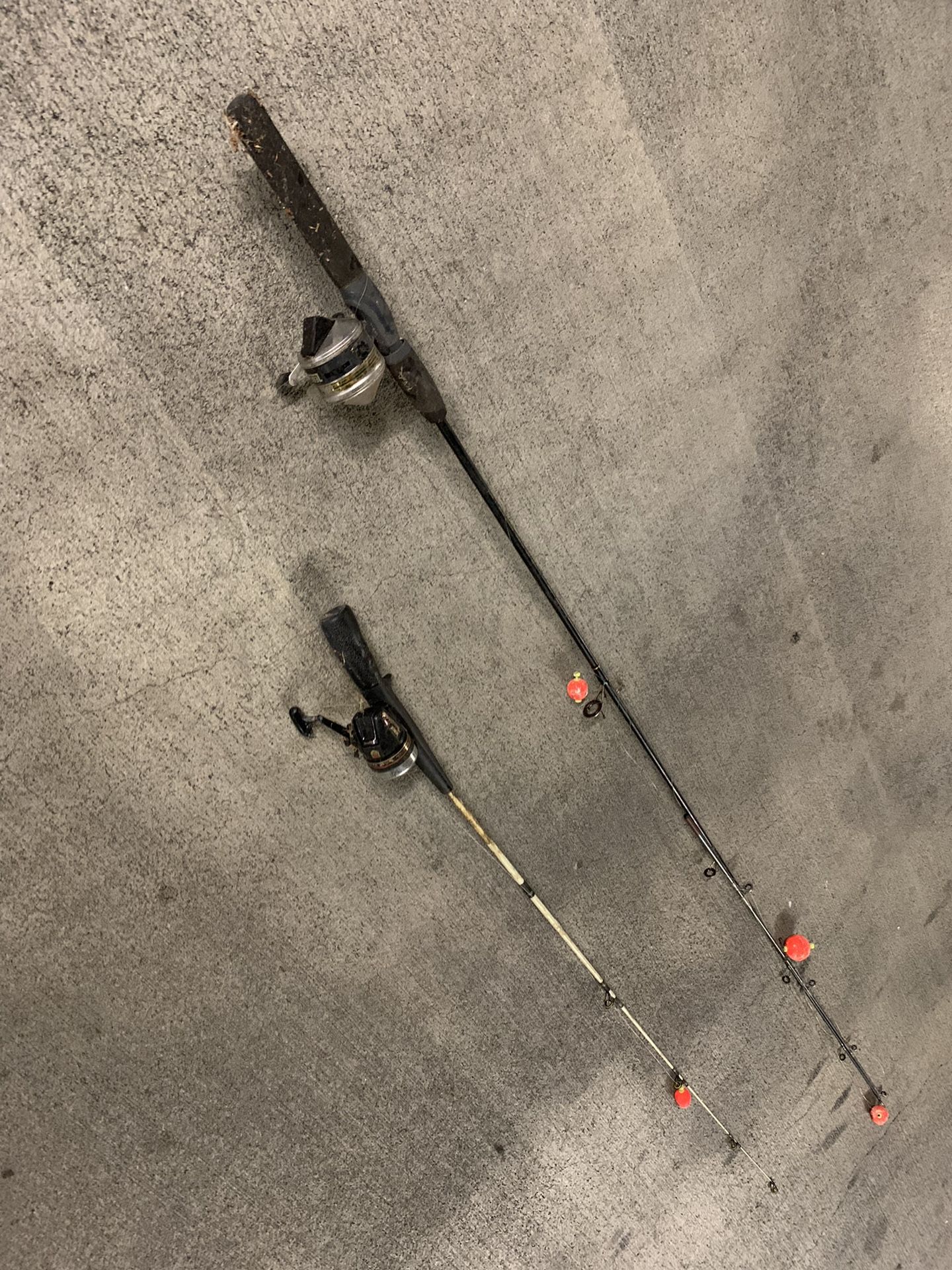 2 fishing poles