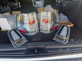 lincoln navigator tail lights 2003 to 2006