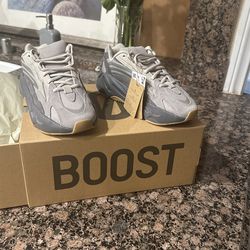 Yeezy Boost 700 V2 