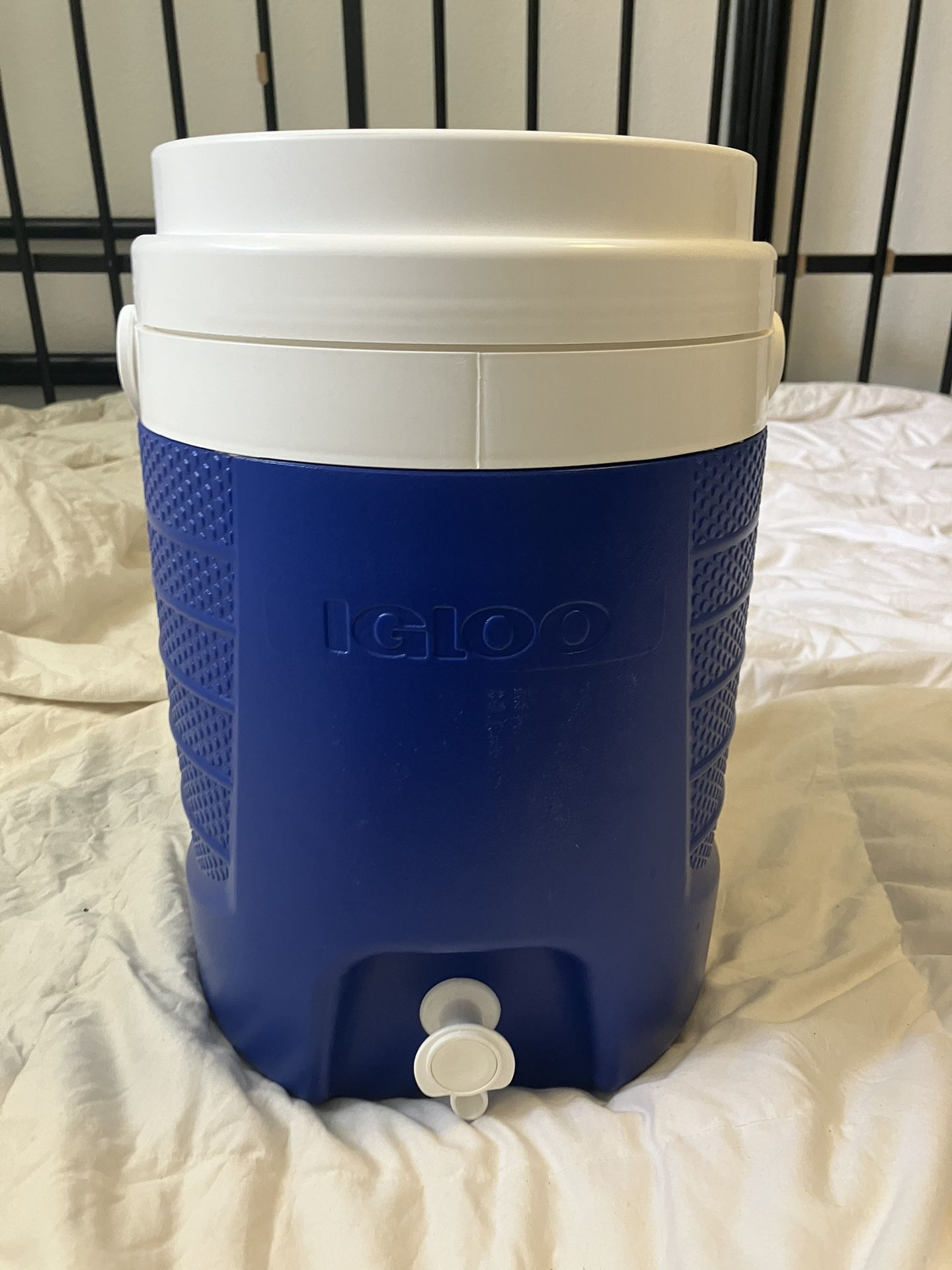 2 Gallon Igloo Water Cooler