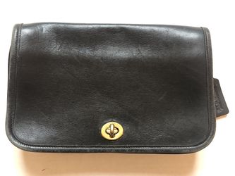 Vtg Coach Black Leather clutch